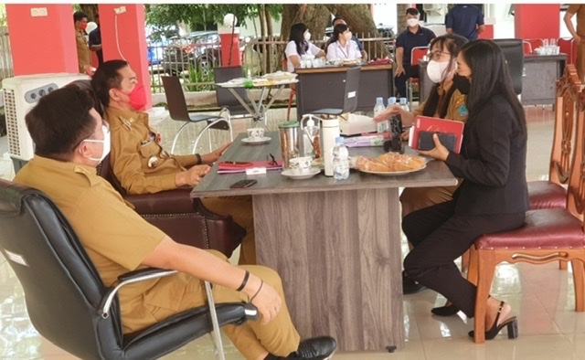 Bupati Joune Ganda dan Wakil Bupati Kevin W Lotulung melakukan evaluasi kinerja guru di jajaran Pemkab Minut.