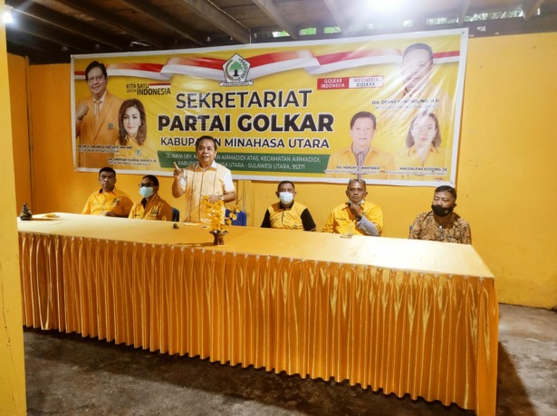Rapat konsolidasi DPD II Golkar Minut pada penonaktifan Ketua Denny Wowiling.