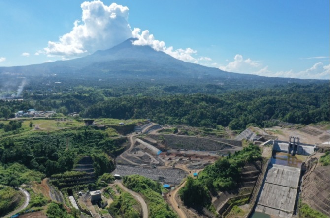 HAMPIR RAMPUNG : Pembangunan Bendungan Kuwil Kawangkoan (Kuwkaw) Paket I dan II hampir rampung. Tampak pemandangan Bendungan Kuwkaw yang berlokasi di Kabupaten Minahasa Utara.