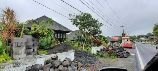 DIPERTANYAKAN: Salah satu penerima bantuan RTLH, yang diduga tidak sesuai dengan prosedur yang berlaku. Dok Jul/MP