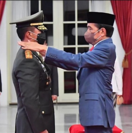 Pelantikan Panglima TNI Jenderal Andika Perkasa, oleh Presiden Joko Widodo. (Foto: Ig Jokowi)