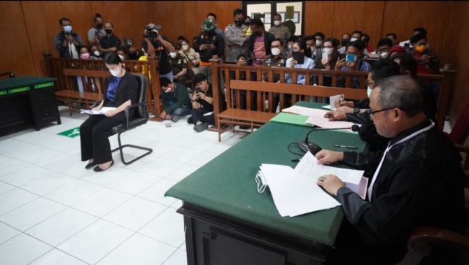 Selasa 23 November 2021, Jaksa Penuntut Umum (JPU) membacakan Replik penuntut umum atas pembelaan terdakwa dan penasehat hukum terdakwa VALENCYA alias NENGSY LIM, anak dari Suryadi di Pengadilan Negeri Kelas 1B Karawang.