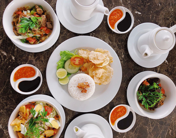 Aneka menu soto di Luwansa Hotel Manado. (Istimewa)