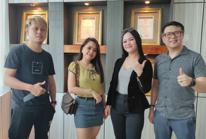 Dari kiri, Zoosky Kiolol, Eney Prayla, Nella Meisvaga dan Pemred Manado Post Online Chanly Mumu usai bincang-bincang MP Talks waktu lalu.