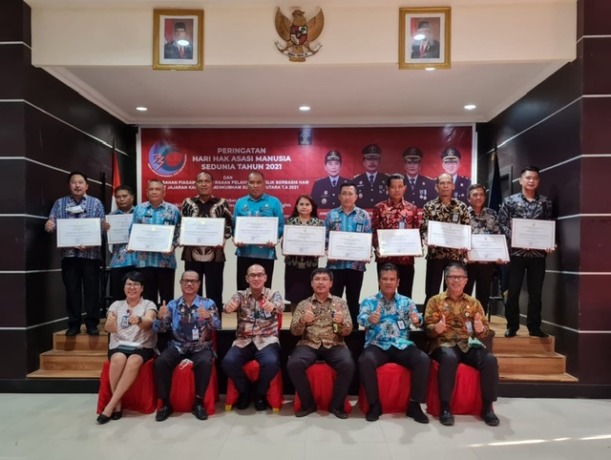 Jajaran KemenkuHAM Sulut usai peringatan ke-73 Hari HAM Sedunia yang digelar secara virtual, Jumat (10/12).