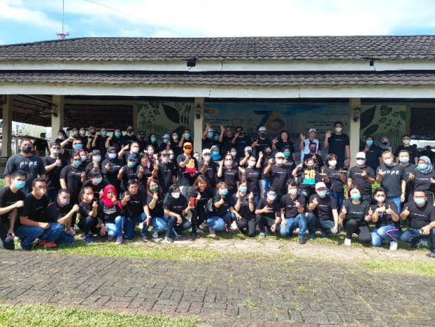 Kemeriahan seluruh pegawai Balai Kementerian PUPR di Sulut dalam pembukaan Kegiatan Lomba di Hari Bakti PUPR, berlokasi di Lapangan Gateball Paniki, (2/11).