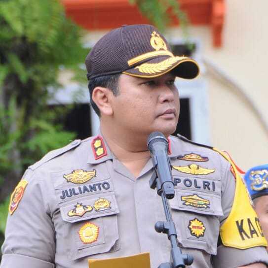 AKBP Julianto Parlindungan Sirait ditunjuk Kapolri Listyo Sigit Prabowo untuk menjadi Kapolresta Manado yang baru.