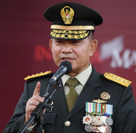 Kepala Staf Angkatan Darat (KSAD) Jenderal TNI Dudung Abdurachman memberikan keterangan pers usai pelantikan di Istana Kepresidenan, Jakarta, Rabu (17/11/2021). Foto: Hafidz Mubarak A/ANTARA FOTO