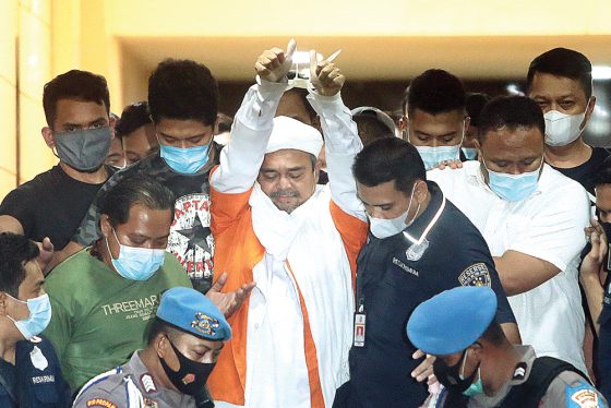 Habib Rizieq Syihab (HRS) saat menjalani pemeriksaan selama 14 jam sebagai tersangka di Ditreskrim Polda Metro Jaya. (Salman Toyibi/Jawa Pos)