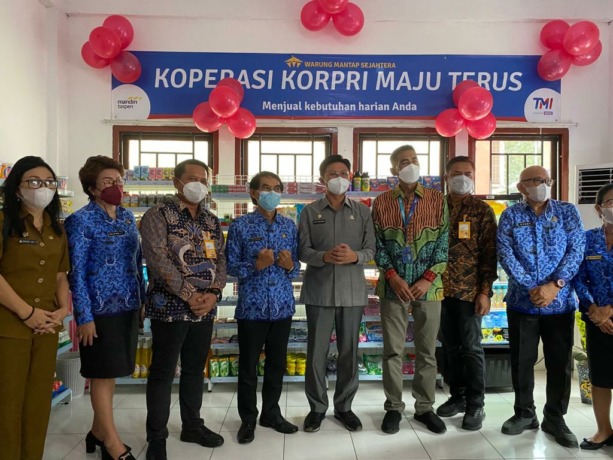 Sekkot Bitung Audi Pangemanan, Kepala Biro Hukum dan Organisasi Dewan Pengurus Korpri Nasional Ade Gunawan, Distribution Head Bank Mantap Wilayah V Sulawesi Maluku Papua, I Putu Sinom Artawan Putu, Branch Manager (BM) Taspen Cabang Manado Dadang Suhartono
