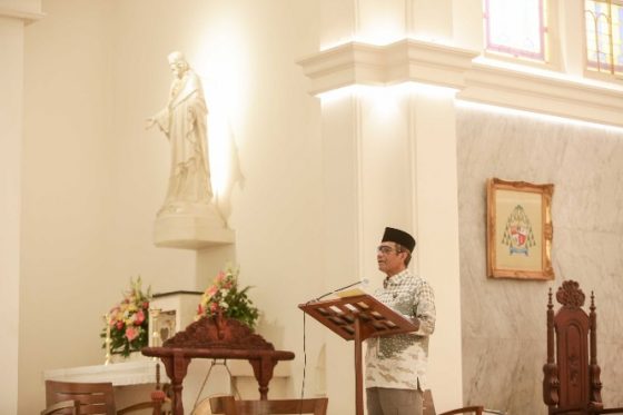 Mahfud MD di Gereja Hati Kudus Yesus. (Alfian Rizal/JawaPos)