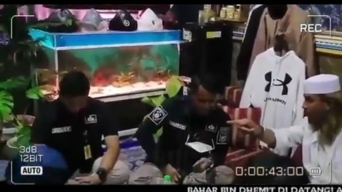 Habib Bahar Bin Smith didatangi tim anggota kepolisian dari Polda Jabar.