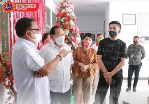 Wali Kota Bitung Maurits Mantiri mengunjungi rumah sakit di Kota Bitung.(Istimewa)