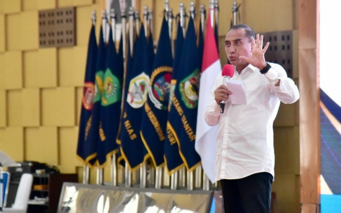 Gubernur Sumut Edy Rahmayadi saat memberikan sambutan dalam penyerahan bonus kepada atlet PON XX Papua, di Aula Tengku Rizal Nurdin rumah dinas gubernur, Senin (27/12). Foto: Dok Dinas Kominfo Sumut