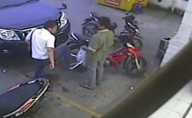 Screenshot viral pria dipukul pemobil di Medan (Foto: dok. Istimewa)