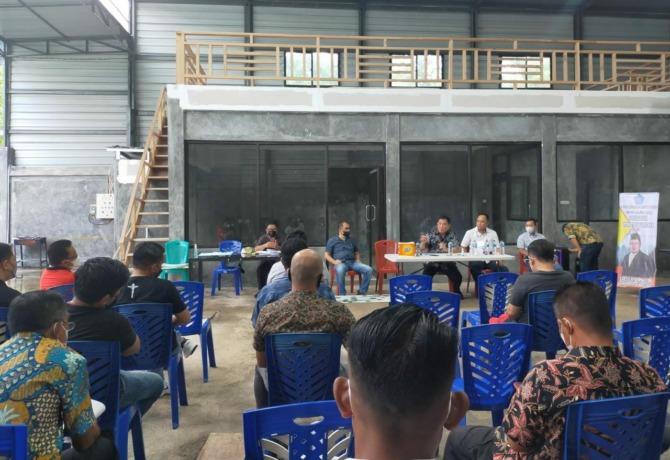 Suasana sosialisasi 2 buah Perda oleh Ketua Bapemperda DPRD Sulut, Careig N Runtu yang dihadiri Kajati Sulut Fredy Runtu, Jumat (28/1) di Citraland.