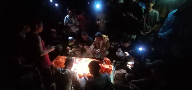 Salah satu korban tambang ilegal Mintu, Boltim, yang ditemukan usai evakuasi berjam-jam. (Chendry Mokoginta)