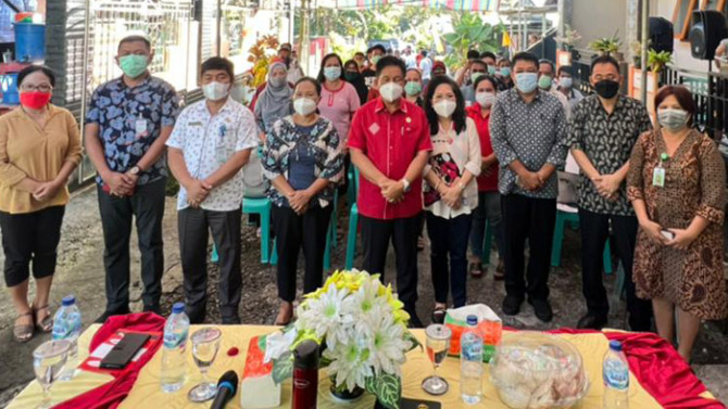 Ketua DPRD Sulut dr Fransiscus Andi Silangen saat menyosialisasikan dua perda di Sangihe.