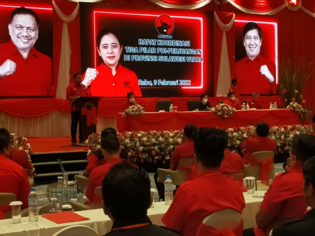 Ketua DPD PDI Perjuangan Sulut, Olly Dondokambey saat menyampaikan pidato dalam rakor 3 pilar PDIP, Rabu (9/2) di Manado.
