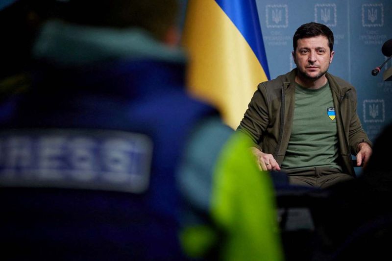 Presiden Ukraina Volodymyr Zelenskiy menghadiri wawancara dengan media asing di Kiev, Ukraina, Kamis (3/3/2022). (ANTARA FOTO/Ukrainian Presidential Press Service/Handout via REUTERS/aww/cfo)