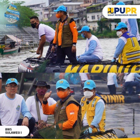 BERSIHKAN SUNGAI: Kepala BWSS I, Walikota Manado dan Kepala BPBD Manado menaiki boat meninjau dan mengangkut sampah di aliran sungai Tondano.