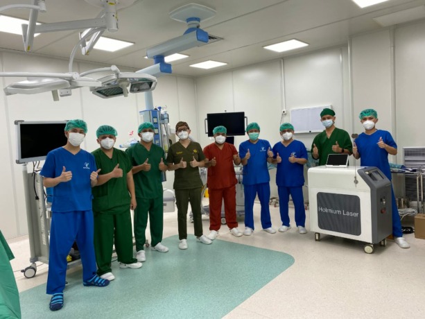 Tim Medis RS Dr JH Awaloei yang menangani operasi RIRS dengan alat Holmium Laser, dr Eko Arianto SpU, dr Maryo Laukati SpAn, dokter umum dan tim perawat ruang operasi.