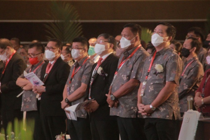 PESTA IMAN: Wakil Gubernur Sulut Pnt Steven Kandouw bersama Gubernur Sulut Olly Dondokambey, saat mengikuti SMS ke-81 GMIM.