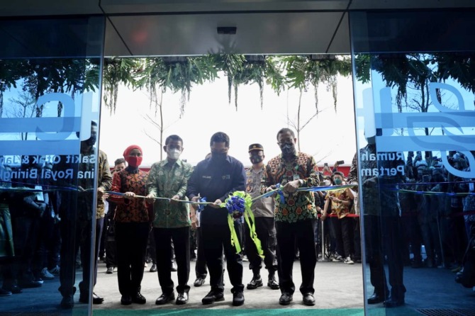 Menteri BUMN Eric Thohir saat meresmikan RSOJ Pertama di Indonesia Timur.