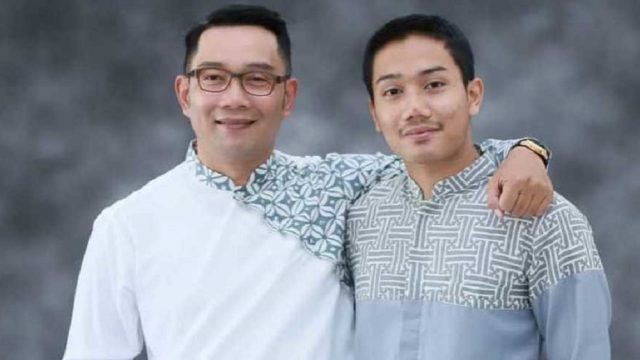 Gubernur Jawa Barat Ridwan Kamil bersama anaknya Emmeril Khan Mumtadz