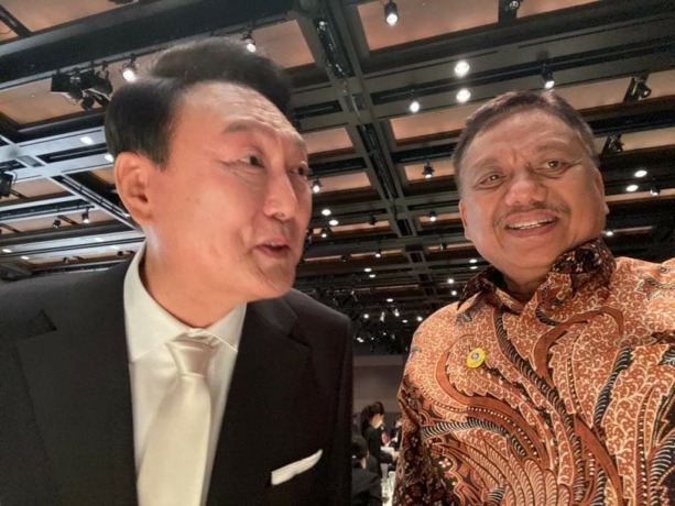 Gubernur Sulut Olly Dondokambey saat bersama dengan Presiden Korsel Yoon Suk Yeol.