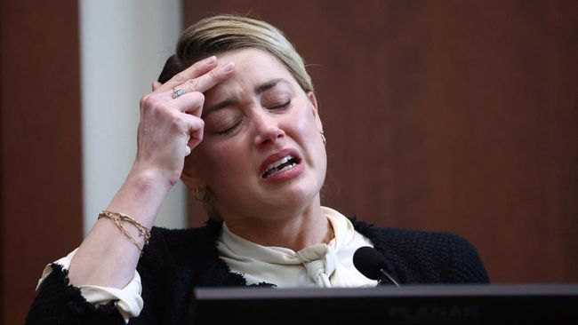 Amber Heard saat bersaksi di pengadilan (Istimewa)