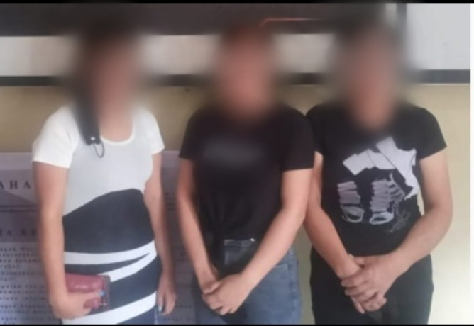 LAPOR: Ketiga korban ketika datang melapor di Polres Minahasa, Selasa (7/6)
