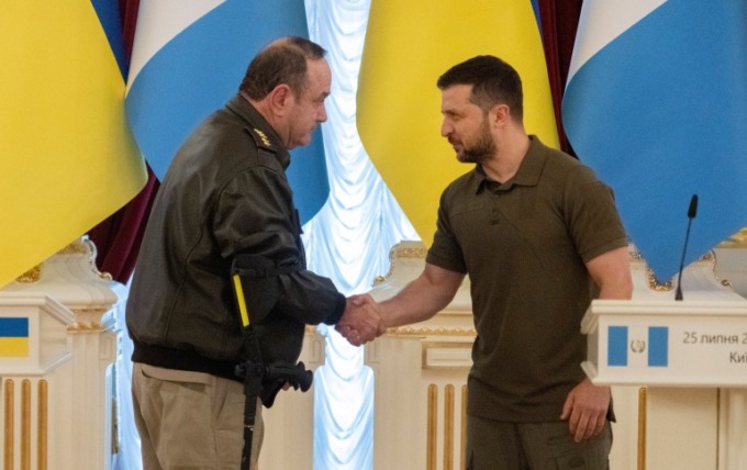 Presiden Guatemala Alejandro Giammattei bertemu dengan Volodymyr Zelensky di Kiev (Istimewa)