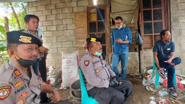 Lokasi penemuan mayat gantung diri di Bekasi, pada Kamis (30/6/2022).