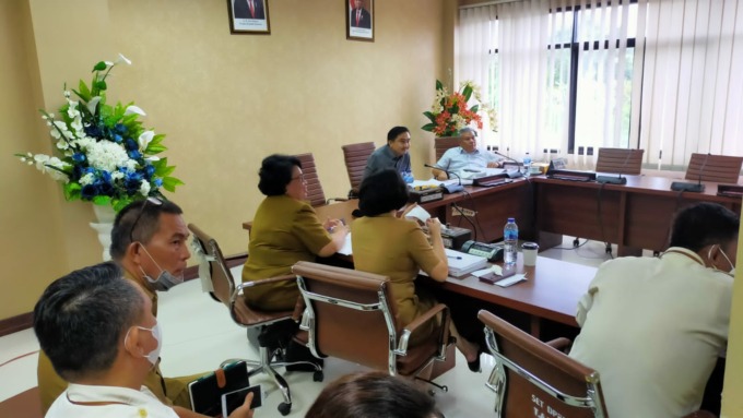 Suasana pembahasan Ranperda Pengelolaan Keuangan Daerah antara Pansus DPRD dan instansi terkait, Selasa (23/8)