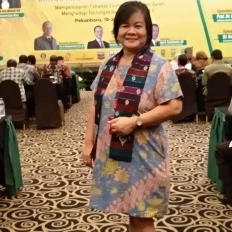 Dekan Fakultas Ekonomi dan Bisnis Unsrat Debby Rotinsulu