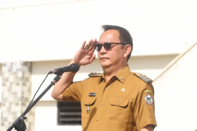 BERI ARAHAN: Wali Kota Caroll Senduk SH saat memimpin Apel Kerja Jajaran Pemerintah Kota Tomohon, belum lama ini. Dok istimewa
