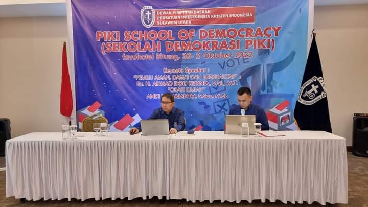 Sekretaris Jenderal DPP PIKI Pdt Audy W.M.R. Wuisang STh MSi, didampingi Wasekjen DPP PIKI Harsen Roy Tampomuri SIP MA saat membuka kegiatan. (Istimewa)