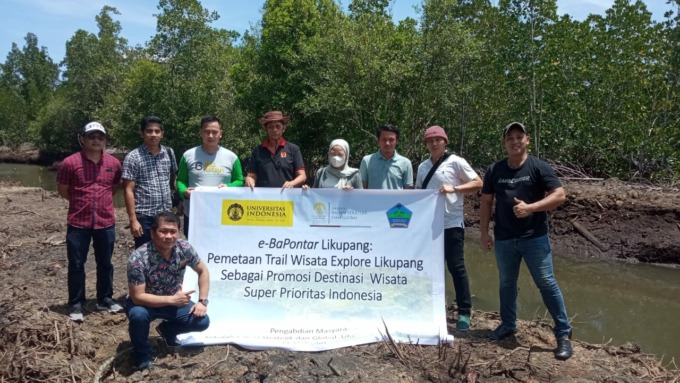 TIM SKSG UI saat mengunjujgi Likupang, Kabupaten Minut. (SKSG UI for MP)