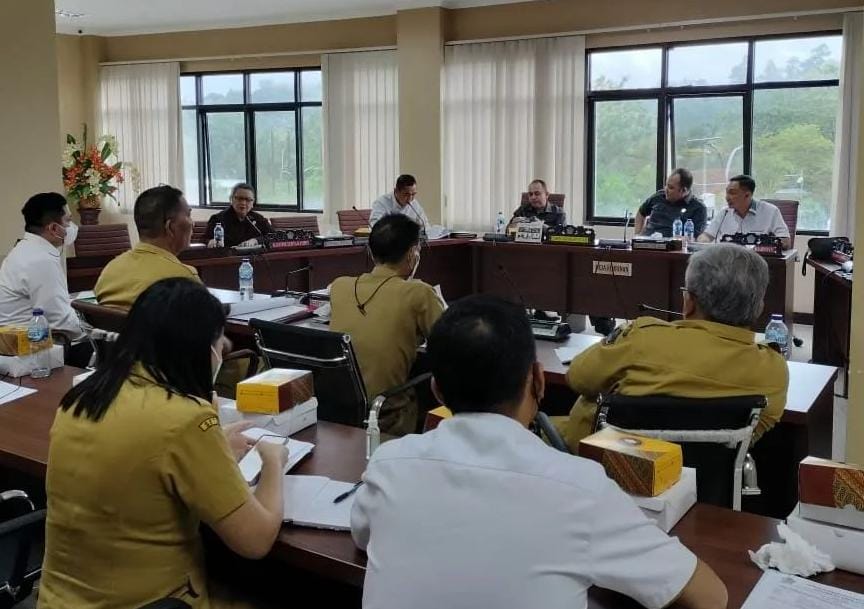 Rapat Pansus DPRD Sulut tentang Ranperda Optimalisasi Penyelengaraan Program Jaminan Sosial Ketenagakerjaan