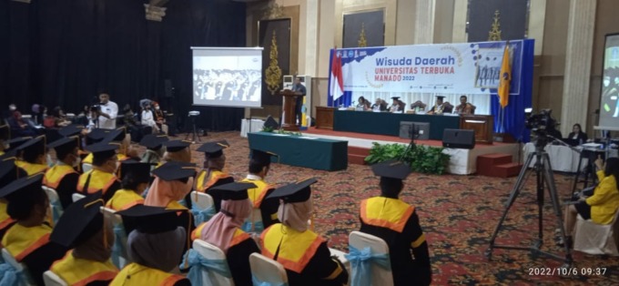 Kegiatan wisuda yang digelar Universitas Terbuka di Manado Convention Center (MCC) Manado Kamis (6/10) kemarin.
