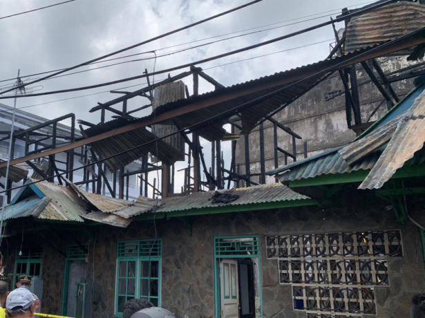 Kebakaran di Kelurahan Bahu, Selasa (4/10). (Istimewa)