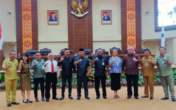 Pansus DPRD Sulut bersama stakeholder.