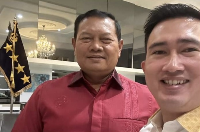 Rocky Wowor bersama Panglima TNI Laksamana Yudo Margono.