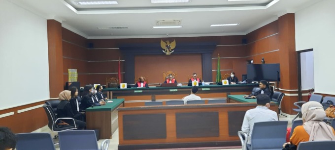 Dua terdakwa korupsi divonis majelis hakim tindak pidana korupsi saat sidang di Pengadilan Negeri Manado. (Istimewa)