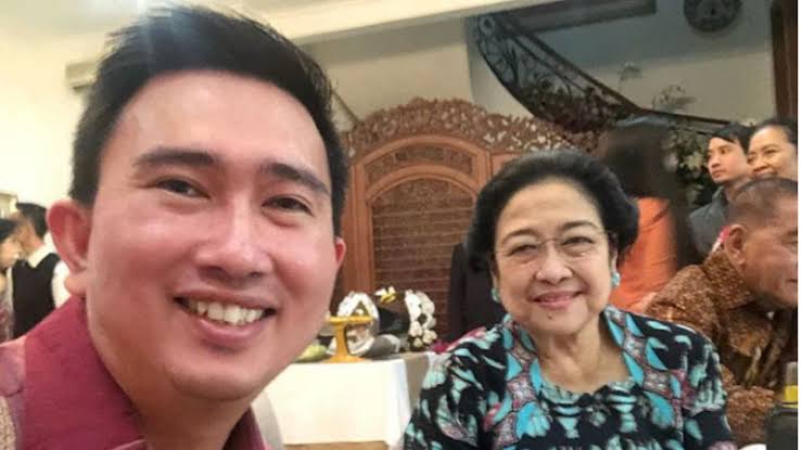 Ketua FPDIP DPRD Sulut Rocky Wowor bersama Ketum Megawati Soekarnoputri.