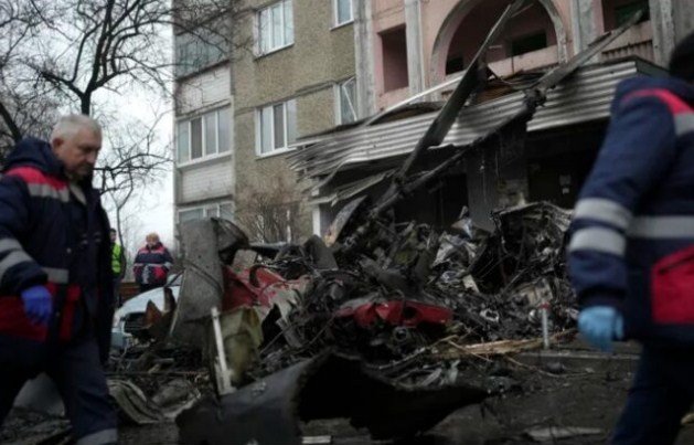 Menteri dalam negeri (Mendagri) Ukraina Denys Monastyrskyi tewas dalam kecelakaan helikopter di Kiev. Ia merupakan salah satu korban dari 14 orang yang tewas dalam peristiwa itu. (AP