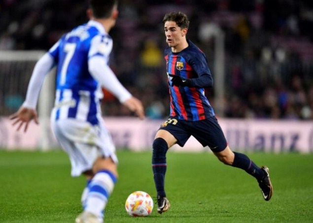 Gelandang Barcelona Gavi saat berlaga melawan Real Sociedad di Copa del Rey. (Pau Barrena/AFP)