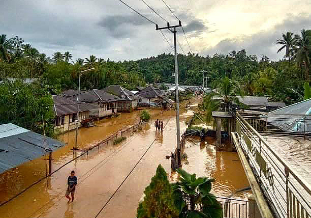 Suasana Kampung Laine Kecamatan Mangsel saat terendam banjir, Rabu (25/1) pagi. (Istimewa)