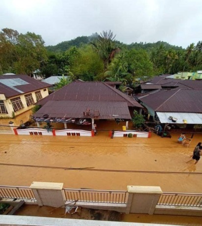 Suasana Kampung Laine Kecamatan Mangsel saat terendam banjir, Rabu (25/1) pagi. (Istimewa)